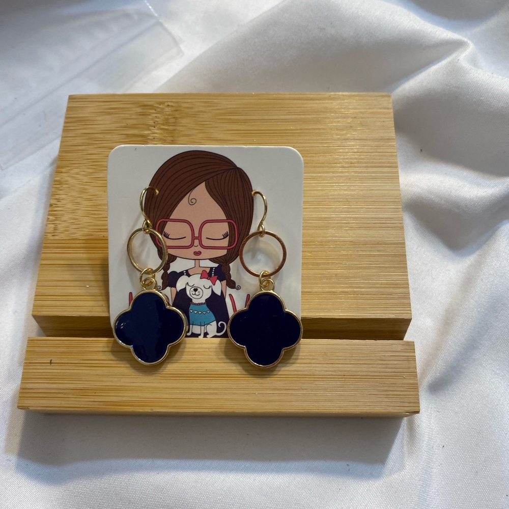 EARRINGS AND SIMPLE - Picture 7 of 7